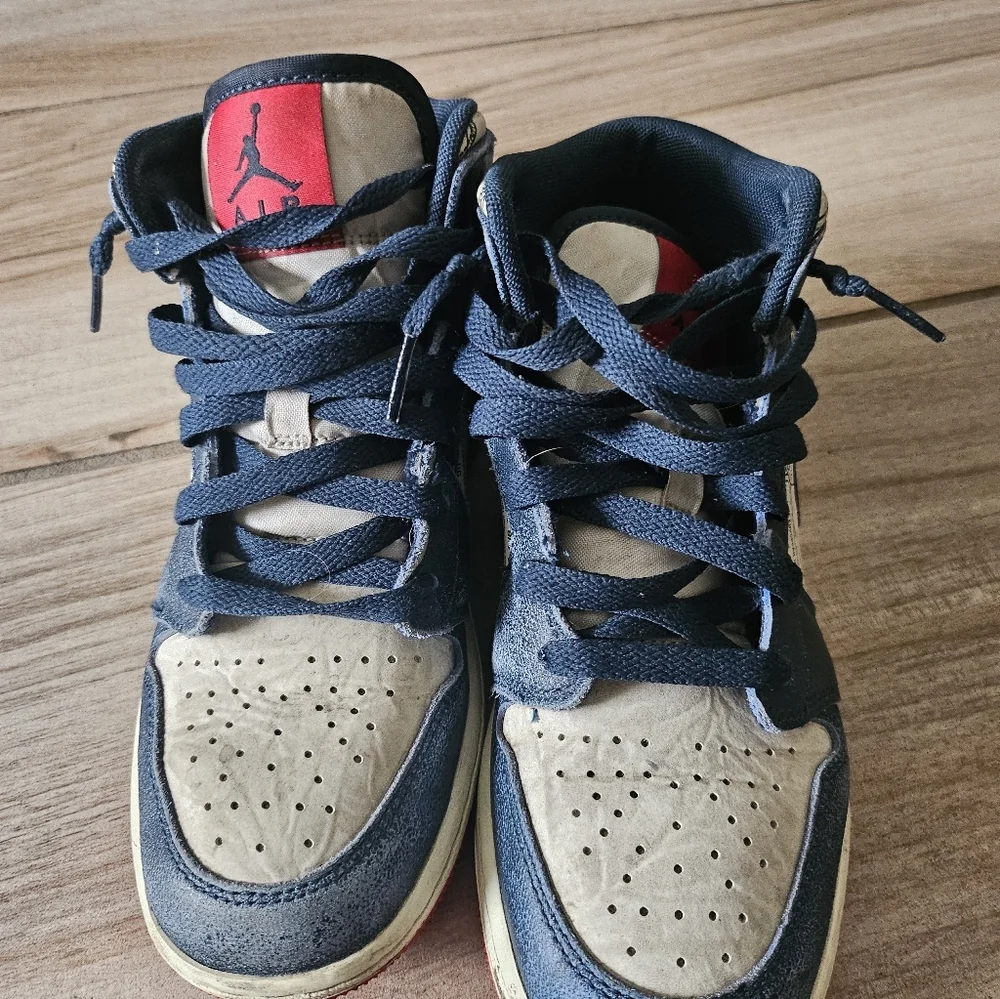 Jordan 1 Kids Mid SE Take Flight Gold Swoosh  Sneaker 4.5Y - Picture 7 of 15